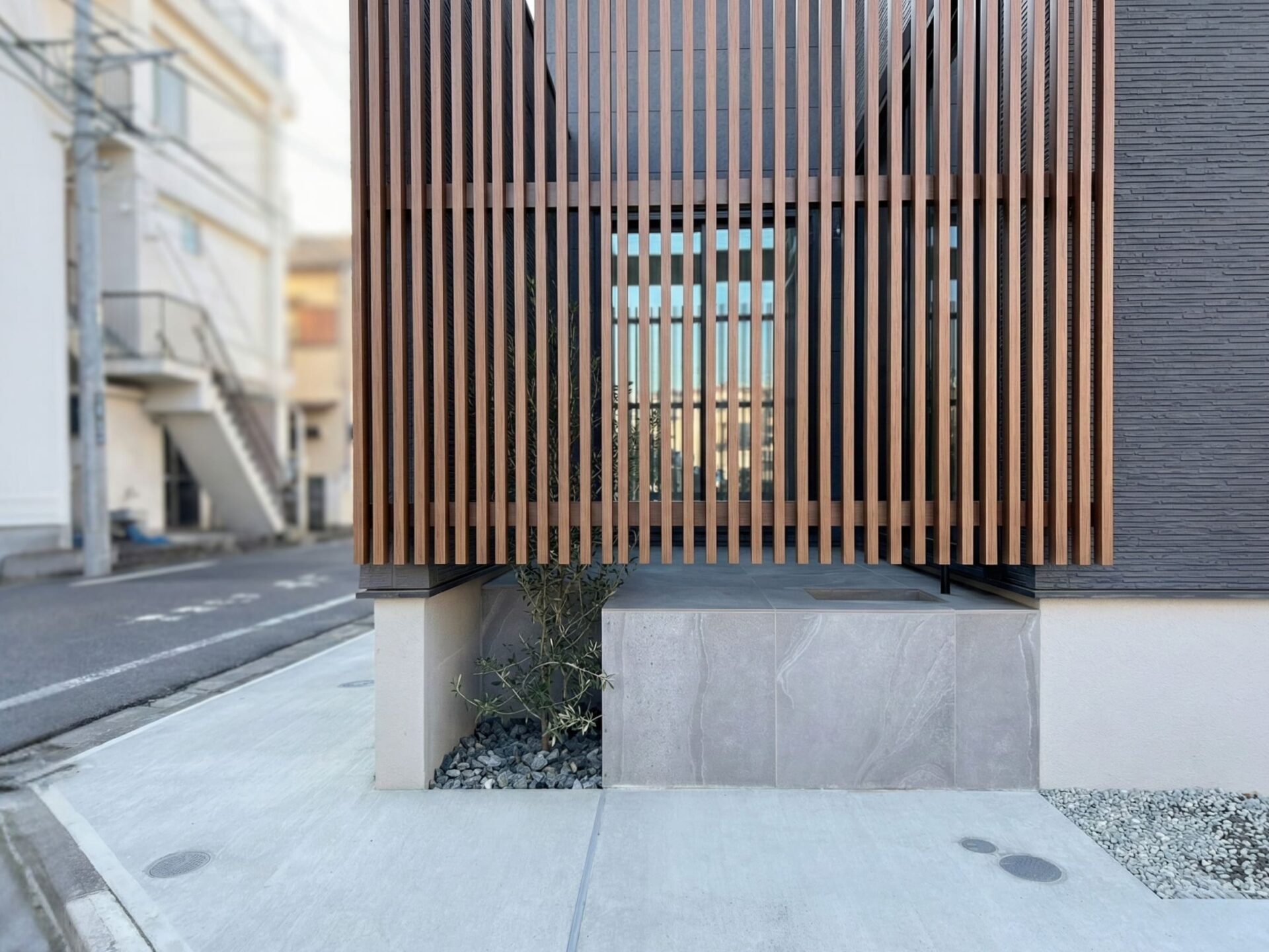 予算内で実現したタイルデッキ